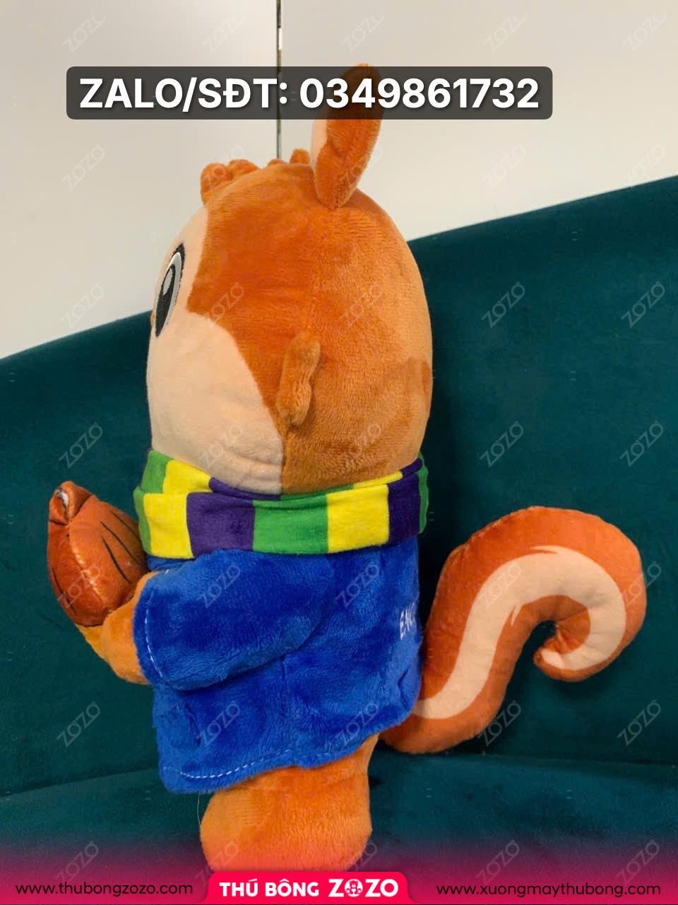 Gấu bông sóc ôm bánh