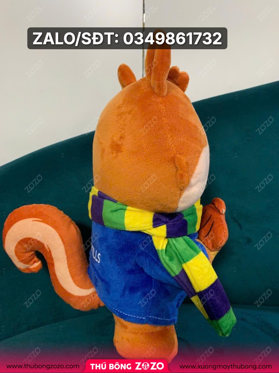 Gấu bông sóc ôm bánh